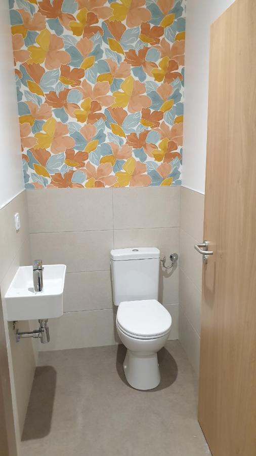 בורדו Bloom Hostel Bar & Garden מראה חיצוני תמונה