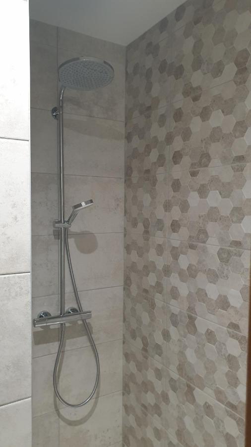 בורדו Bloom Hostel Bar & Garden מראה חיצוני תמונה
