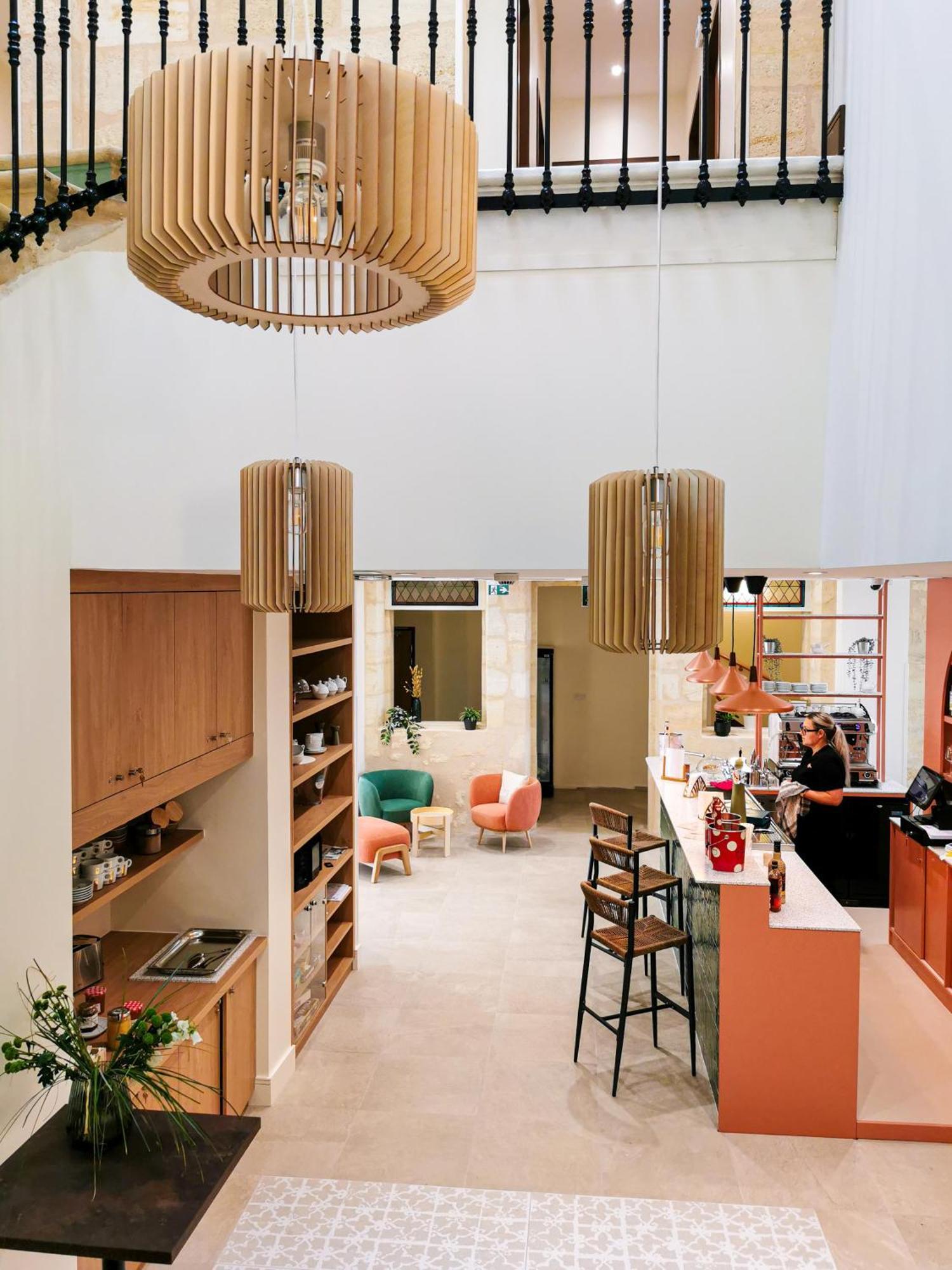 בורדו Bloom Hostel Bar & Garden מראה חיצוני תמונה