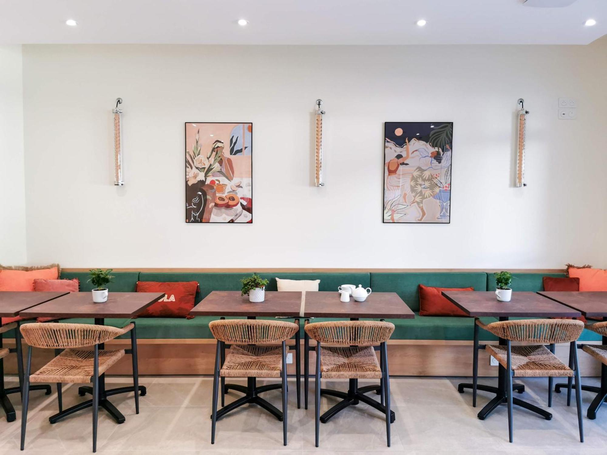 בורדו Bloom Hostel Bar & Garden מראה חיצוני תמונה