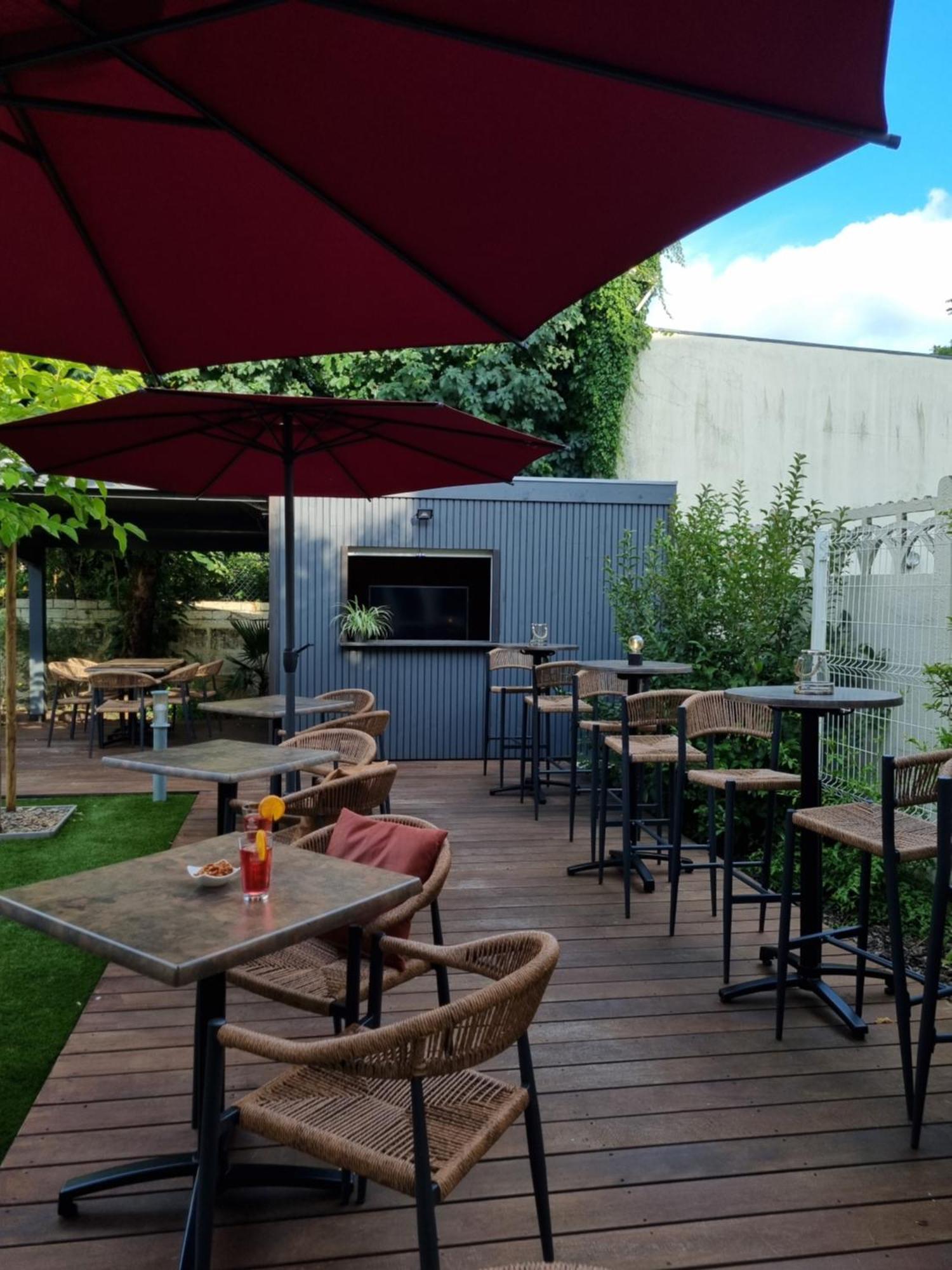 בורדו Bloom Hostel Bar & Garden מראה חיצוני תמונה