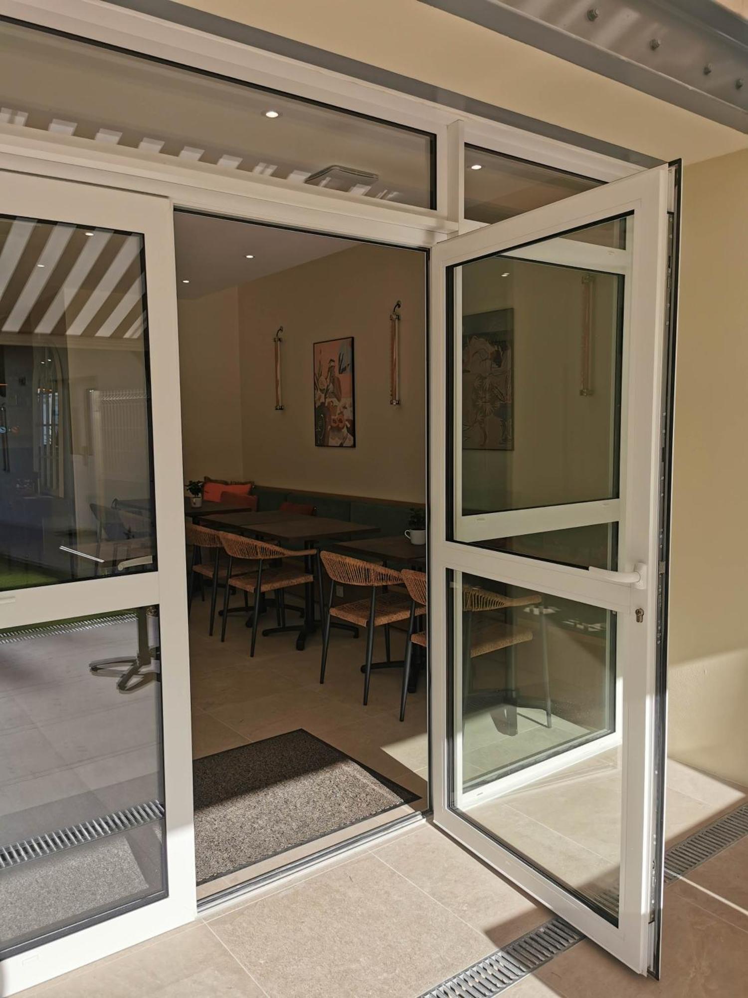 בורדו Bloom Hostel Bar & Garden מראה חיצוני תמונה