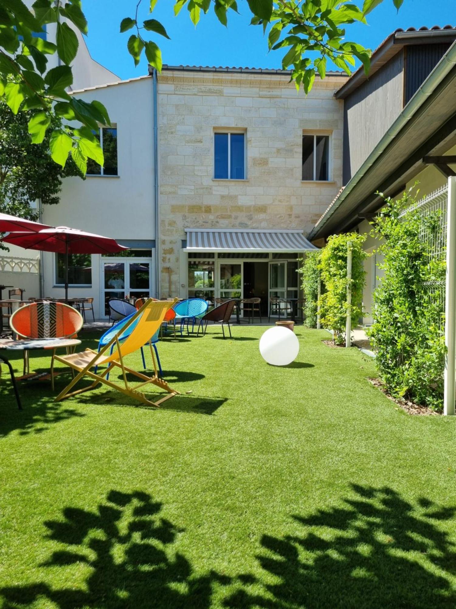 בורדו Bloom Hostel Bar & Garden מראה חיצוני תמונה